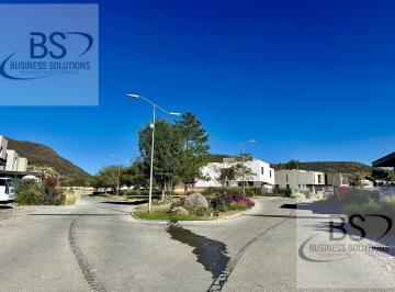 Terreno / Lote · 608m² · Kl/ Terreno en Una de Las Mejores Privadas de Altozano, Frente a Área Verde.
