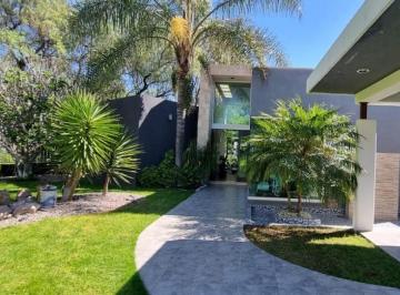 Casa · 350m² · 2 Recámaras · 4 Estacionamientos · Casa en Venta - (4)
