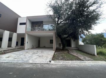 a04becf57e32d42f57d7122b58423cba8ed23e5a60de5e09f4bb970722f6317d · Casa en Venta en Fracc. Privado en La Joya, Carretera Nacional