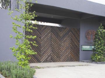 Casa en condominio · 230m² · 4 Recámaras · 2 Estacionamientos · Venta de Casa en Residencial Los Olivos en Lerma