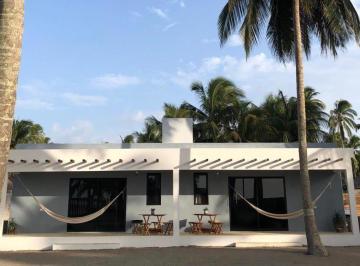 Casa · 290m² · 2 Recámaras · 10 Estacionamientos · Casa en Venta en La Playa
