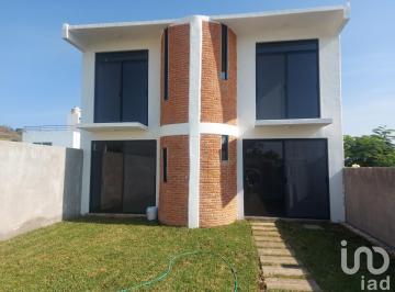 Casa · 159m² · 4 Recámaras · 2 Estacionamientos · Venta Casa Nueva 4 Recamaras con Amplio Jardin