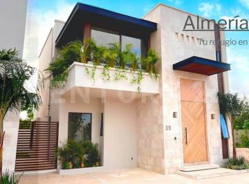 Casa · 180m² · 3 Recámaras · 2 Estacionamientos · Casa en Venta, Supermanzana 323, Cancún