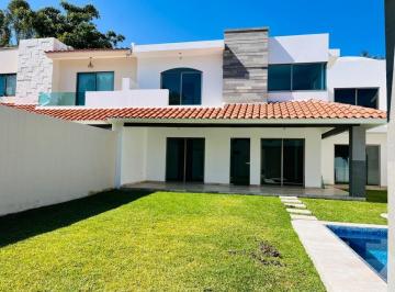 Casa · 250m² · 4 Recámaras · 2 Estacionamientos · Casa en Fraccionamiento en Lomas de Jiutepec Jiutepec - Roq - 1259 - Fr