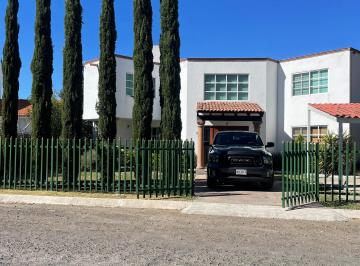 Casa de 5 habitaciones, San Juan del Río · En Venta Casa Fracc. El Porvenir con Alberca