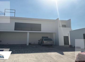 Bodega comercial · 1030m² · 4 Estacionamientos · Bodega en Renta Zona Santa Catarina