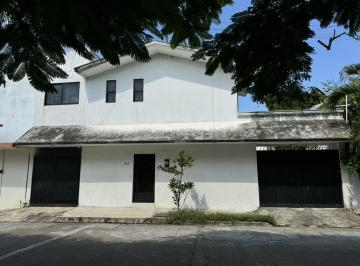 Casa · 280m² · 4 Recámaras · 4 Estacionamientos · Casa en Venta Calle Miguel Hidalgo Col. 27 de Septiembre, Poza Rica, Veracruz