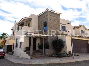 Casa · 274m² · 3 Recámaras · 4 Estacionamientos · Casa en Venta en Fraccionamiento Senda Real Chihuahua, Chih.
