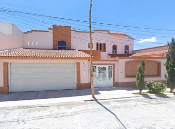 Casa de 4 habitaciones, Saltillo · Amplia Casa en Venta en Resid. San Patricio