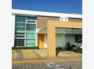 Casa · 200m² · 3 Recámaras · 2 Estacionamientos · Casa en Renta en Coaxustenco