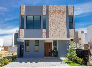 Casa en condominio de 4 habitaciones, Zapopan · Casa en Venta en Bosques Vallarta, Zapopan, jal