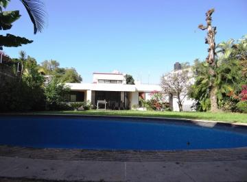 Casa · 400m² · 3 Recámaras · 4 Estacionamientos · Casa Moderna de 1 Nivel