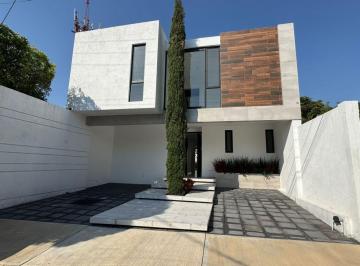 Casa de 4 habitaciones, Cuernavaca · Amplia y Moderna Casa en Fracc con Seguridad