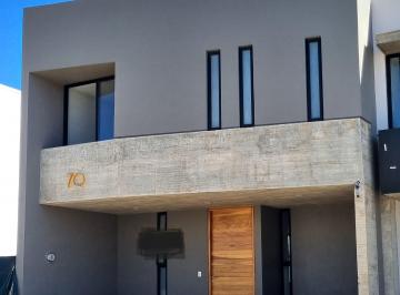 Casa de 3 habitaciones, Zapopan · Moderna Casa en Pontevedra en Capital Norte