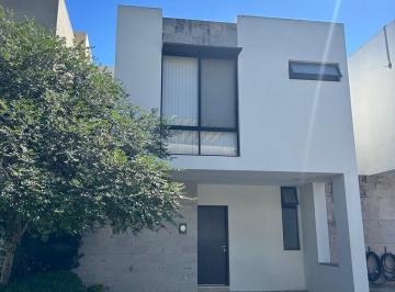 Casa en condominio de 3 habitaciones, Zapopan · Casa con Jardín y Alberca en Santillana Coto 7