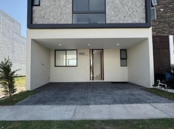 Casa · 176m² · 3 Recámaras · 2 Estacionamientos · Casa en Carrara Capital Norte