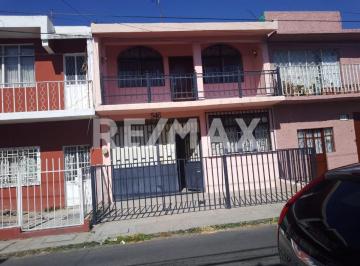 Casa · 254m² · 5 Recámaras · 3 Estacionamientos · Casa en Venta Zona Centro - (4)