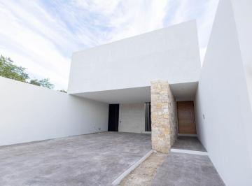 Casa · 364m² · 3 Recámaras · 4 Estacionamientos · Casa de Una Planta en Venta en Mérida