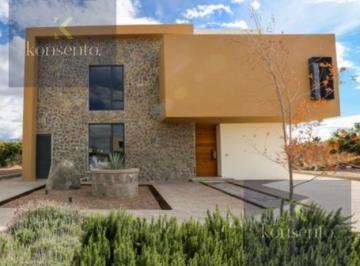 Casa · 333m² · 5 Recámaras · 4 Estacionamientos · Casa en Venta