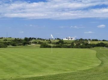 1e9cd0ec39b934b00b85930f0530b69d9fe79e453c3ab098fdb46c600a0cd4f9 · Terreno en Venta en Las Aves Club de Golf