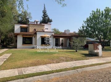 Casa de 3 habitaciones, Tequisquiapan · Casa en Venta en Club de Golf Tequisquiapan