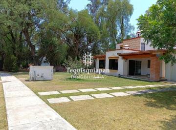 Casa de 3 habitaciones, Tequisquiapan · Casa en Venta en Club de Golf Tequisquiapan