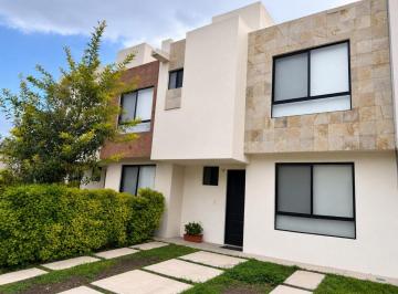 Casa en condominio de 3 habitaciones, El Marqués · Renta Casa Rincones del Marqués Seminueva
