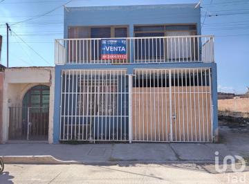 Casa · 290m² · 6 Recámaras · 3 Estacionamientos · Casa en Venta en Jesus Maria en La Escalera