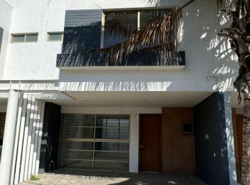 Casa de 3 habitaciones, Tlajomulco de Zúñiga · Camino Real a Colima, Coto Pravia