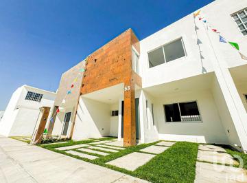 Casa · 137m² · 3 Recámaras · 2 Estacionamientos · Venta de Casa en Fraccionamiento Privado, Céntrico, San Juan del Rio, Queretaro