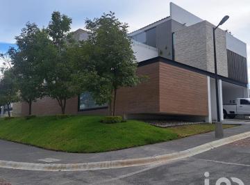 Casa · 355m² · 4 Recámaras · 2 Estacionamientos · Venta de Casa en Gran Reserva Lomas de Algelopólis