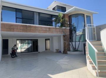 Casa · 1m² · 3 Recámaras · 5 Estacionamientos · Renta Amplia Residencia de 3 Niveles con Alberca en Costa de Oro