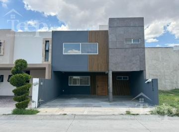 Casa · 244m² · 3 Recámaras · 3 Estacionamientos · Casa en Venta