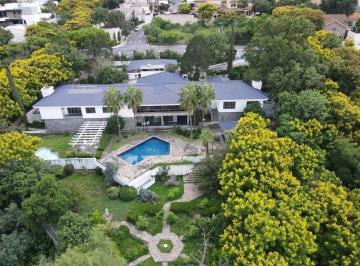 Casa · 1404m² · Casa en Lomas del Rosario