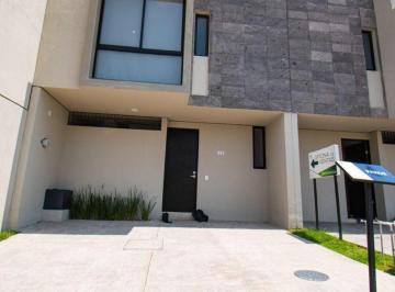 Casa · 102m² · 3 Recámaras · 2 Estacionamientos · Venta Casa en Zoi Bosques Tlajomulco