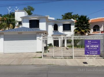 Casa · 260m² · 3 Recámaras · 5 Estacionamientos · Grandiosa Casa en Quintas del Sol.