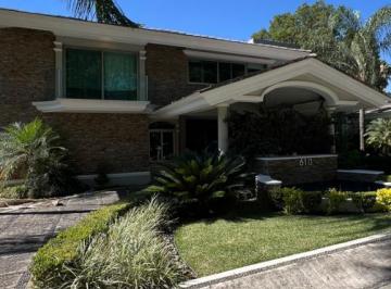 Casa de 5 habitaciones, Tlajomulco de Zúñiga · Venta Casa Club de Golf Santa Anita Frente Parque