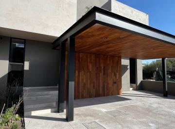 Casa · 264m² · 3 Recámaras · 3 Estacionamientos · Casa - Altozano El Nuevo Queretaro