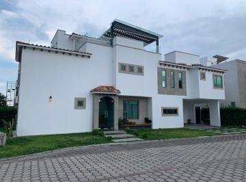 Casa · 265m² · 4 Recámaras · 6 Estacionamientos · Casa en Venta, Metepec