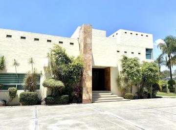 Casa · 1274m² · 5 Recámaras · 12 Estacionamientos · Casa en Venta en Residencial San José