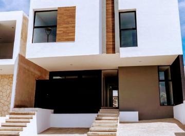 Casa · 208m² · 3 Recámaras · 2 Estacionamientos · Casa en Fraccionamiento Desarrollo Habitacional Zibata