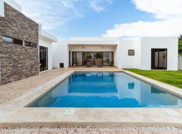 Casa de 4 habitaciones, Mérida · Casa con Jardín y Alberca Privada, en Venta, Rejoyada, Mérida