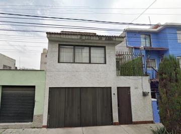 Casa de 3 habitaciones, Gustavo A. Madero · Casa en Venta en Gustavo A. Madero, Espacio, Confort y Ubicación Privilegiada.