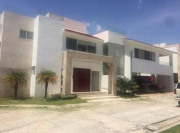 Casa en condominio · 612m² · 3 Recámaras · 3 Estacionamientos · Casa Residencial Muy Amplia en Venta, La Vista Country Club Puebla