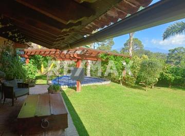 Casa · 330m² · 3 Recámaras · 4 Estacionamientos · Casa en Venta - (4)