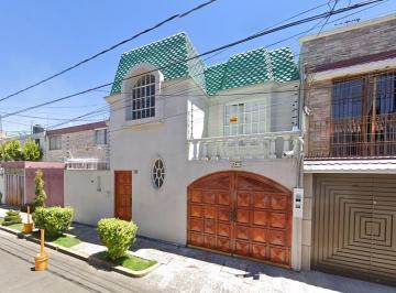Casa de 4 habitaciones, Gustavo A. Madero · Casa en Remate Bancario en Lindavista Cerca de Av Motevideo