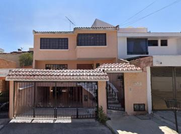 Casa de 4 habitaciones, Naucalpan de Juárez · Casa en Leo Jardines de Satelite en Recuperacion Bancaria