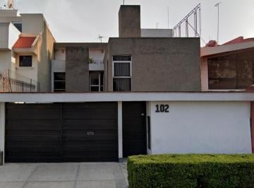Casa de 4 habitaciones, Coyoacán · Casa en Remate Bancario Paseo de Taxqueña Cerca de Parque de Los Pirules