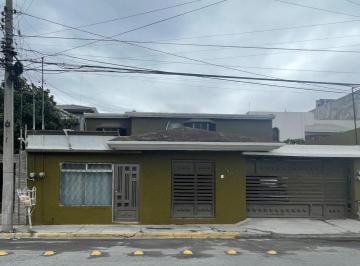Casa de 3 habitaciones, Saltillo · Casa Renta en Los Lagos