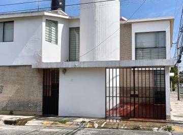 Casa · 198m² · 4 Recámaras · 3 Estacionamientos · Casa en Venta en Los Pastores, Naucalpan